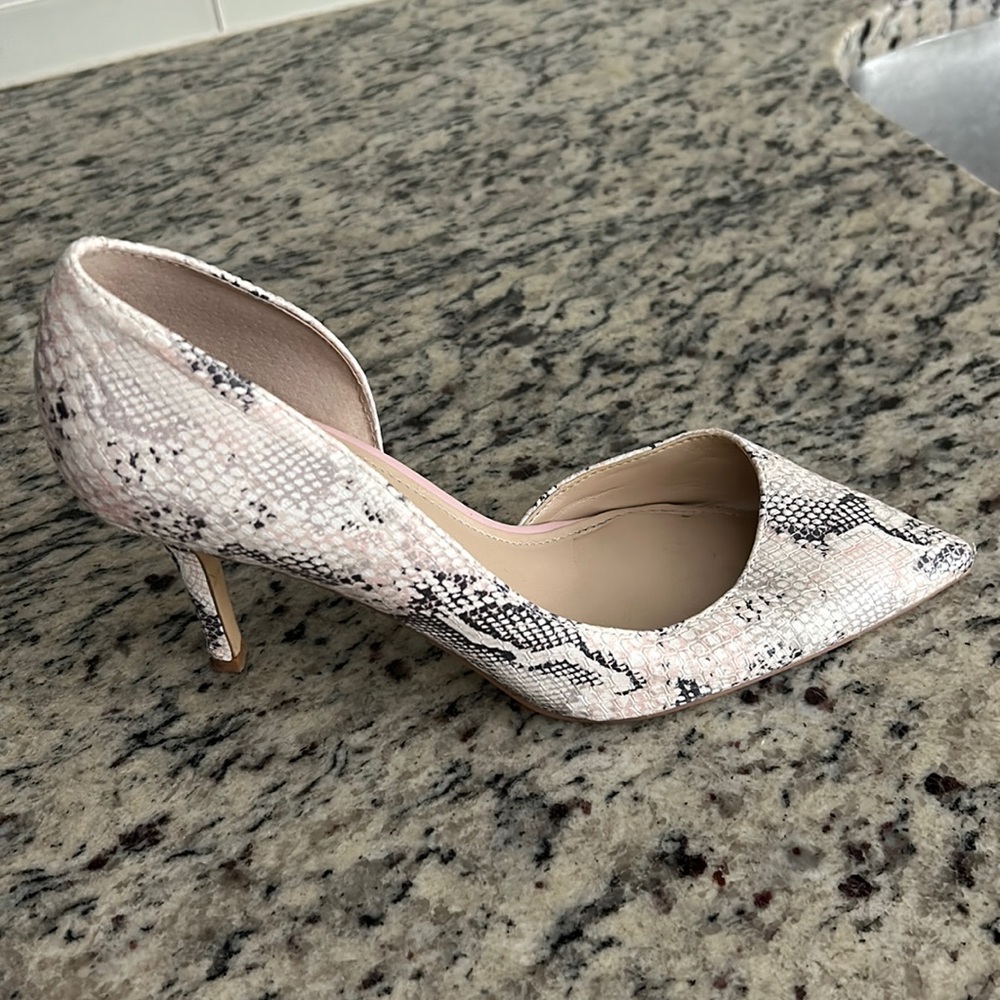 White House Black Market heels. New condition. Size 6.5.